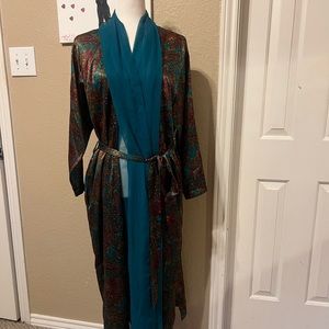 Victoria’s Secret vintage paisley kimono robe with pockets